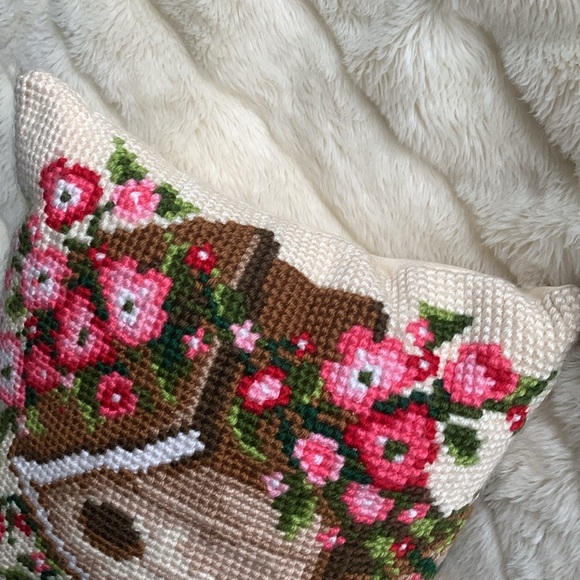 Vintage needlepoint bird house pillow throw cushion - Picture 5 of 11